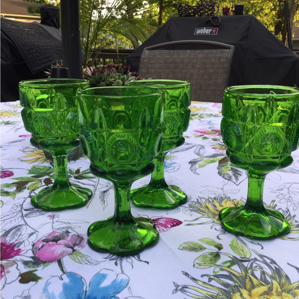 Kanawha Bulls Eye and Daisy Forest Green Water Wine Glasses 4